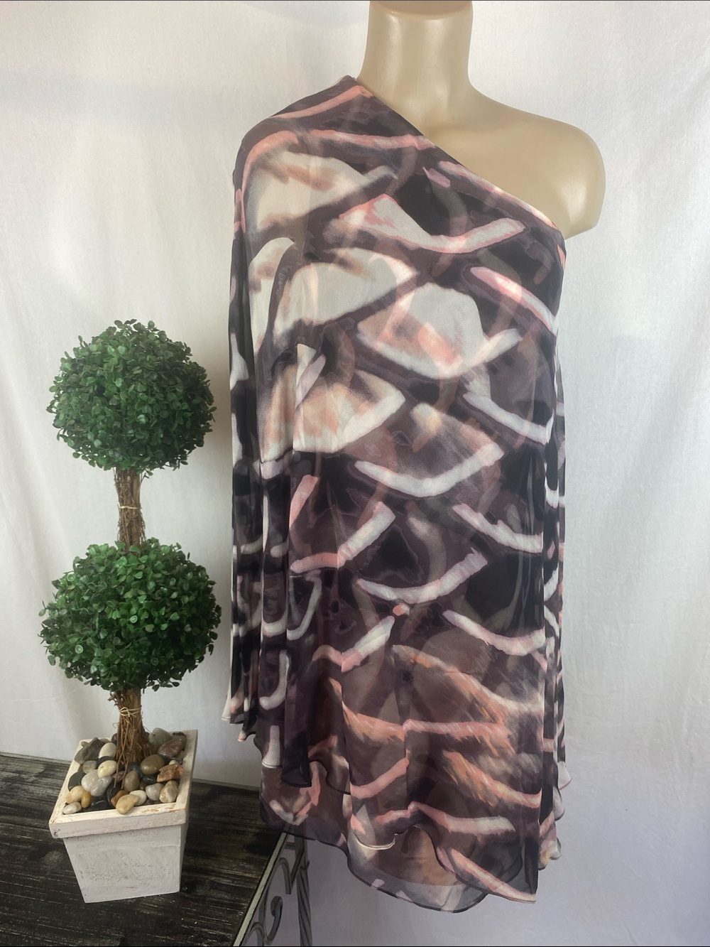 Tracy Reese 100% Silk Gray Black & Pink Print 1 Sleeve Cape Dress M